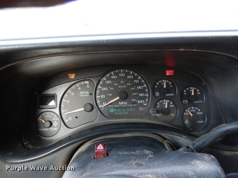 image for item DH2215 2001 Chevrolet 3500 Crew Cab flatbed pickup truck