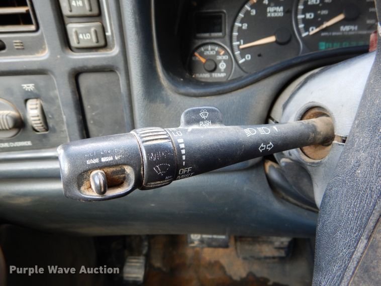 image for item DH2215 2001 Chevrolet 3500 Crew Cab flatbed pickup truck