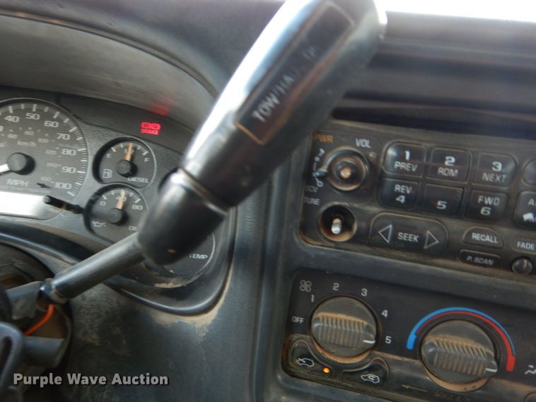 image for item DH2215 2001 Chevrolet 3500 Crew Cab flatbed pickup truck