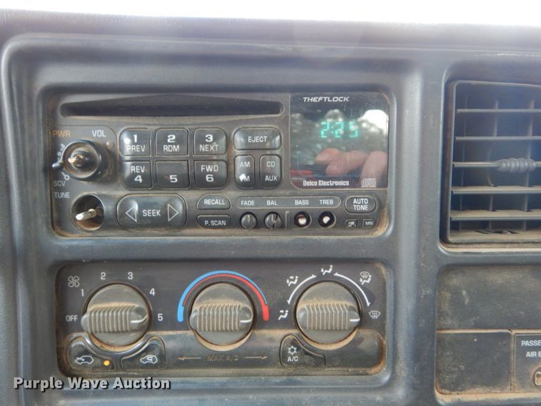 image for item DH2215 2001 Chevrolet 3500 Crew Cab flatbed pickup truck