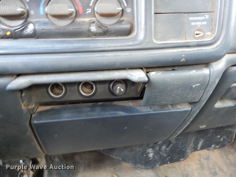 image for item DH2215 2001 Chevrolet 3500 Crew Cab flatbed pickup truck