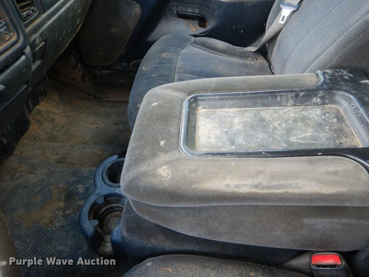 image for item DH2215 2001 Chevrolet 3500 Crew Cab flatbed pickup truck