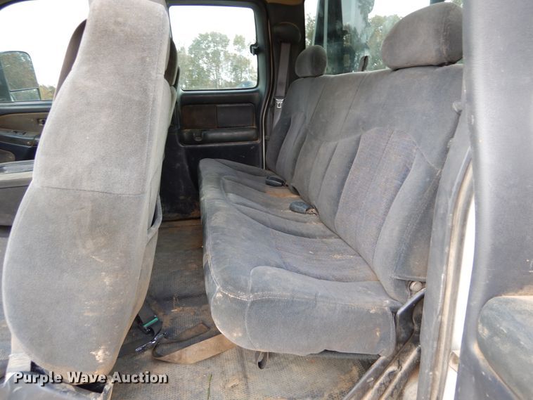 image for item DH2215 2001 Chevrolet 3500 Crew Cab flatbed pickup truck