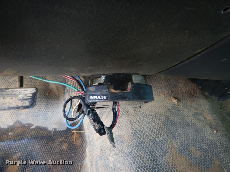 image for item DH2215 2001 Chevrolet 3500 Crew Cab flatbed pickup truck