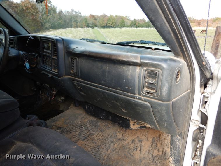 image for item DH2215 2001 Chevrolet 3500 Crew Cab flatbed pickup truck