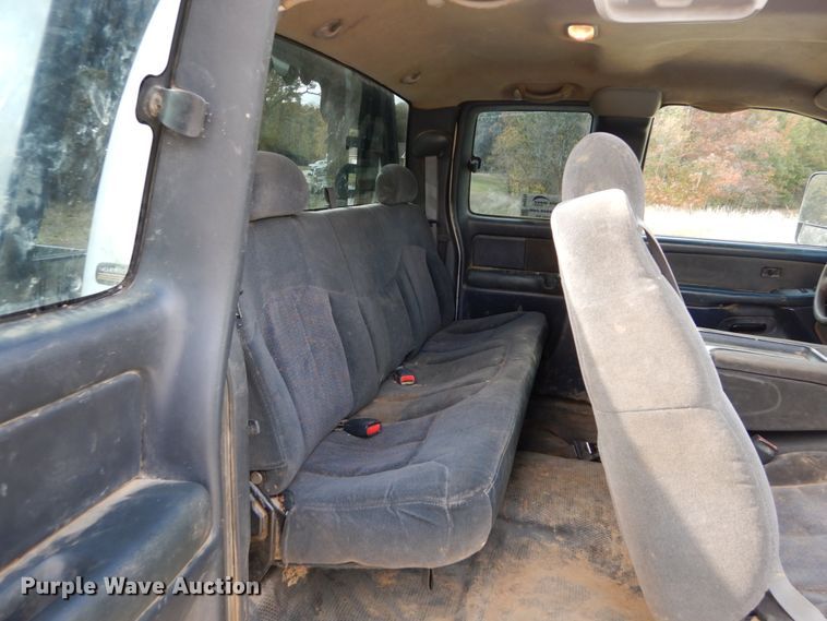 image for item DH2215 2001 Chevrolet 3500 Crew Cab flatbed pickup truck