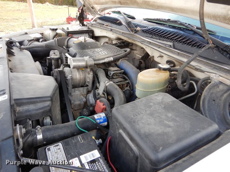 image for item DH2215 2001 Chevrolet 3500 Crew Cab flatbed pickup truck