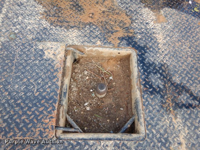 image for item DH2215 2001 Chevrolet 3500 Crew Cab flatbed pickup truck