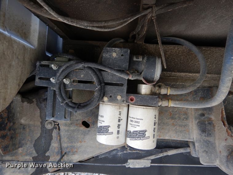 image for item DH2215 2001 Chevrolet 3500 Crew Cab flatbed pickup truck