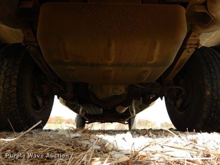 image for item DH2215 2001 Chevrolet 3500 Crew Cab flatbed pickup truck