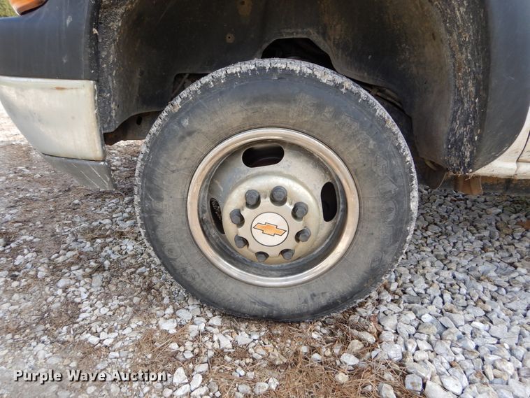 image for item DH2215 2001 Chevrolet 3500 Crew Cab flatbed pickup truck