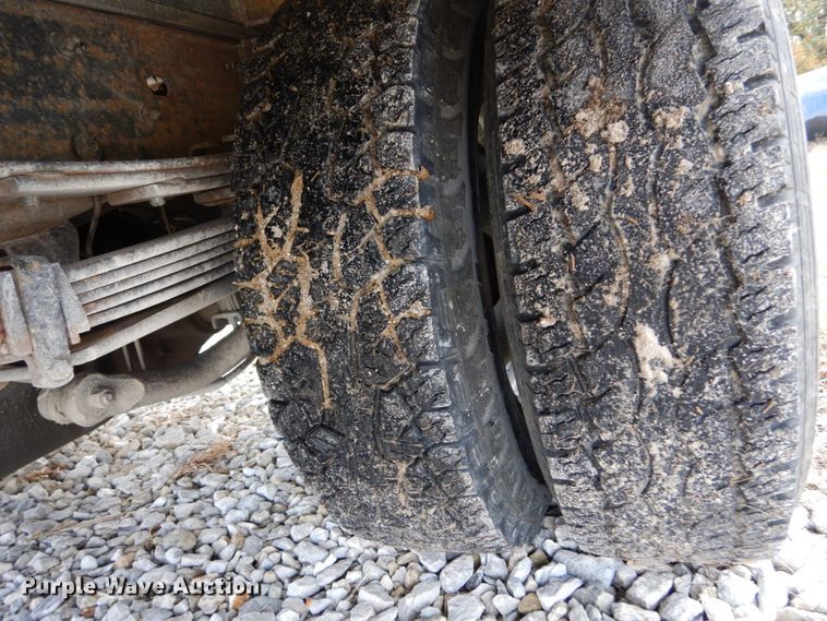 image for item DH2215 2001 Chevrolet 3500 Crew Cab flatbed pickup truck