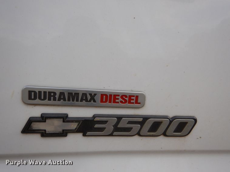 image for item DH2215 2001 Chevrolet 3500 Crew Cab flatbed pickup truck