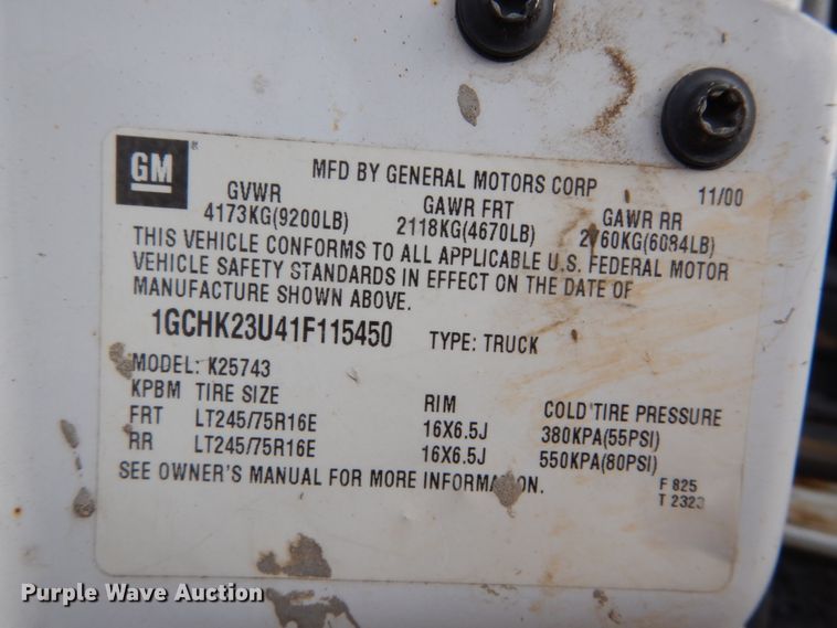 image for item DH2215 2001 Chevrolet 3500 Crew Cab flatbed pickup truck