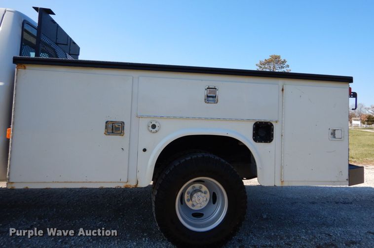 image for item DH2235 2003 Ford F350 Super Duty utility bed pickup truck