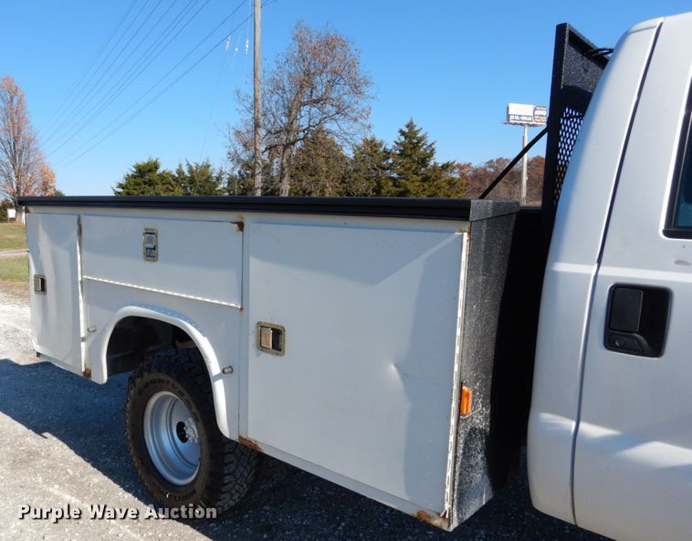 image for item DH2235 2003 Ford F350 Super Duty utility bed pickup truck