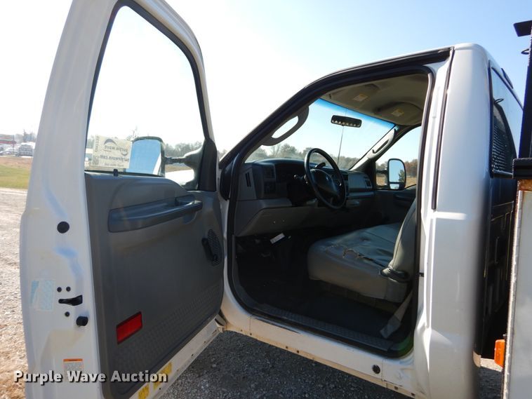 image for item DH2235 2003 Ford F350 Super Duty utility bed pickup truck