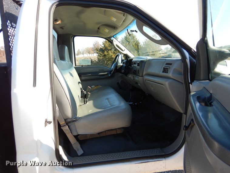 image for item DH2235 2003 Ford F350 Super Duty utility bed pickup truck