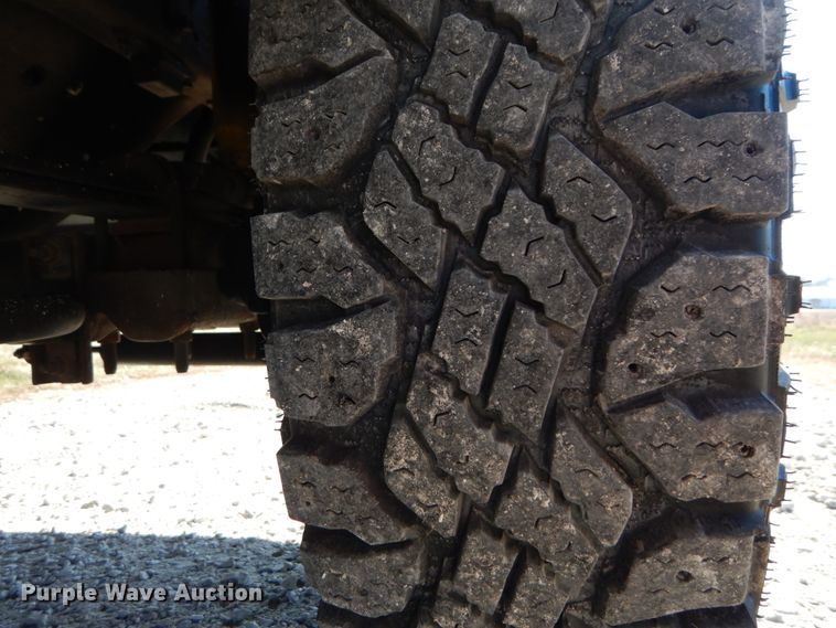 image for item DH2235 2003 Ford F350 Super Duty utility bed pickup truck