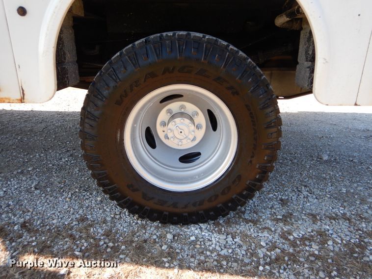 image for item DH2235 2003 Ford F350 Super Duty utility bed pickup truck