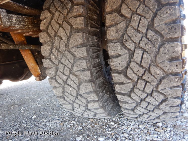 image for item DH2235 2003 Ford F350 Super Duty utility bed pickup truck