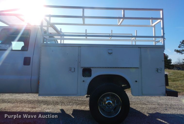 image for item DH2244 2005 Ford F350 Super Duty Crew Cab utility bed pickup truck