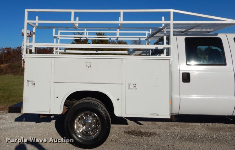 image for item DH2244 2005 Ford F350 Super Duty Crew Cab utility bed pickup truck