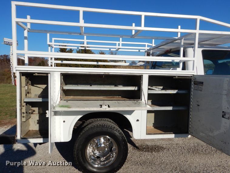 image for item DH2244 2005 Ford F350 Super Duty Crew Cab utility bed pickup truck