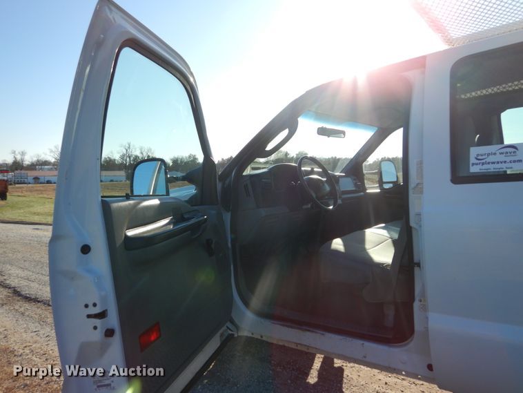 image for item DH2244 2005 Ford F350 Super Duty Crew Cab utility bed pickup truck