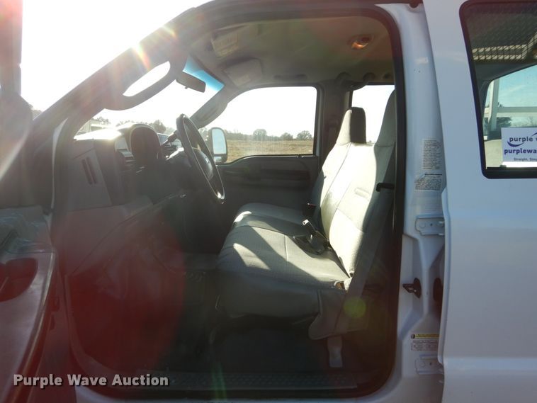 image for item DH2244 2005 Ford F350 Super Duty Crew Cab utility bed pickup truck