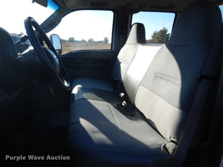 image for item DH2244 2005 Ford F350 Super Duty Crew Cab utility bed pickup truck