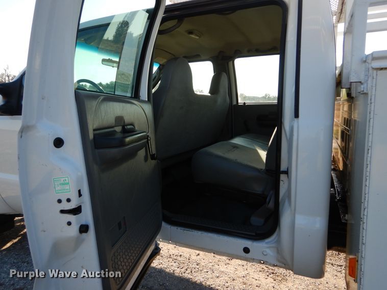 image for item DH2244 2005 Ford F350 Super Duty Crew Cab utility bed pickup truck