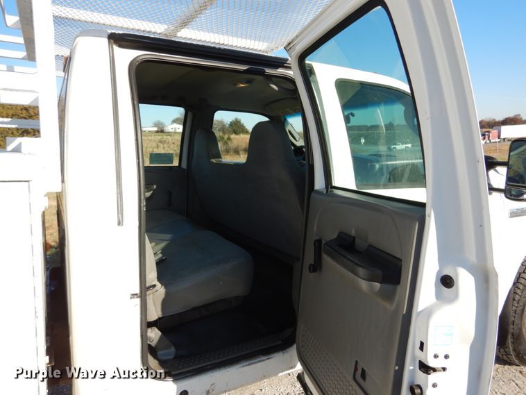 image for item DH2244 2005 Ford F350 Super Duty Crew Cab utility bed pickup truck