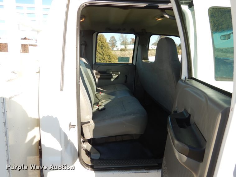 image for item DH2244 2005 Ford F350 Super Duty Crew Cab utility bed pickup truck