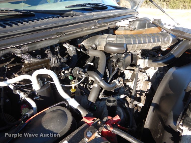 image for item DH2244 2005 Ford F350 Super Duty Crew Cab utility bed pickup truck