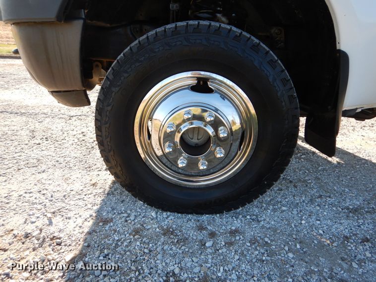 image for item DH2244 2005 Ford F350 Super Duty Crew Cab utility bed pickup truck