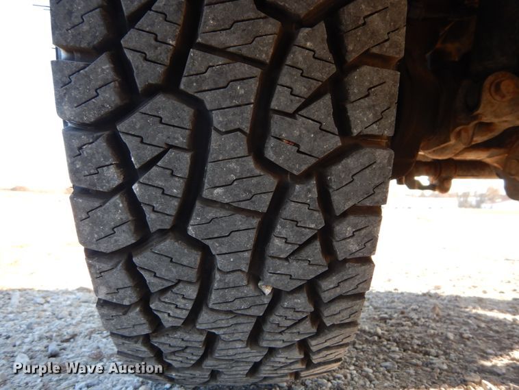 image for item DH2244 2005 Ford F350 Super Duty Crew Cab utility bed pickup truck