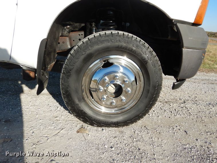 image for item DH2244 2005 Ford F350 Super Duty Crew Cab utility bed pickup truck