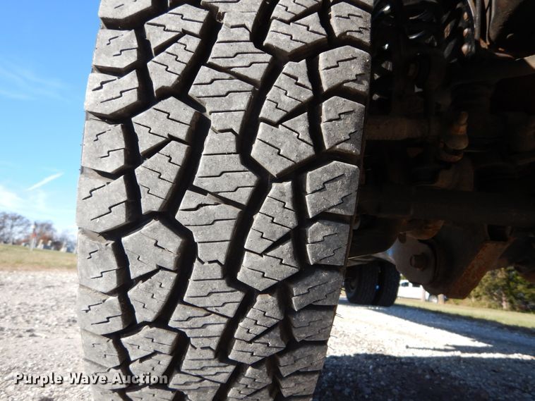 image for item DH2244 2005 Ford F350 Super Duty Crew Cab utility bed pickup truck