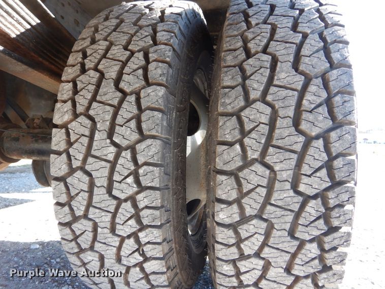 image for item DH2244 2005 Ford F350 Super Duty Crew Cab utility bed pickup truck