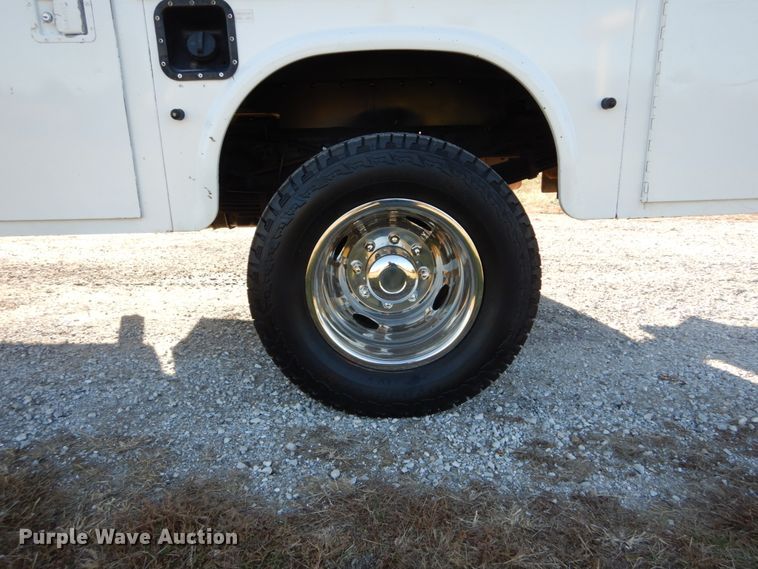 image for item DH2244 2005 Ford F350 Super Duty Crew Cab utility bed pickup truck