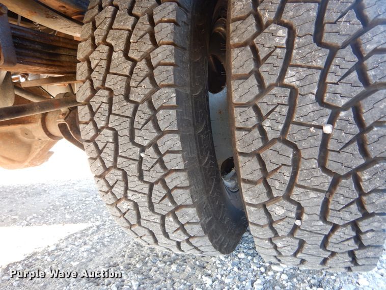 image for item DH2244 2005 Ford F350 Super Duty Crew Cab utility bed pickup truck