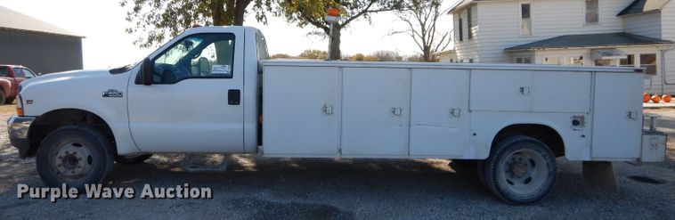 image for item DH2688 2002 Ford F550 Super Duty utility bed truck