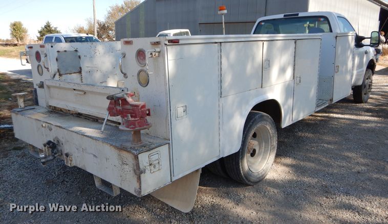 image for item DH2688 2002 Ford F550 Super Duty utility bed truck