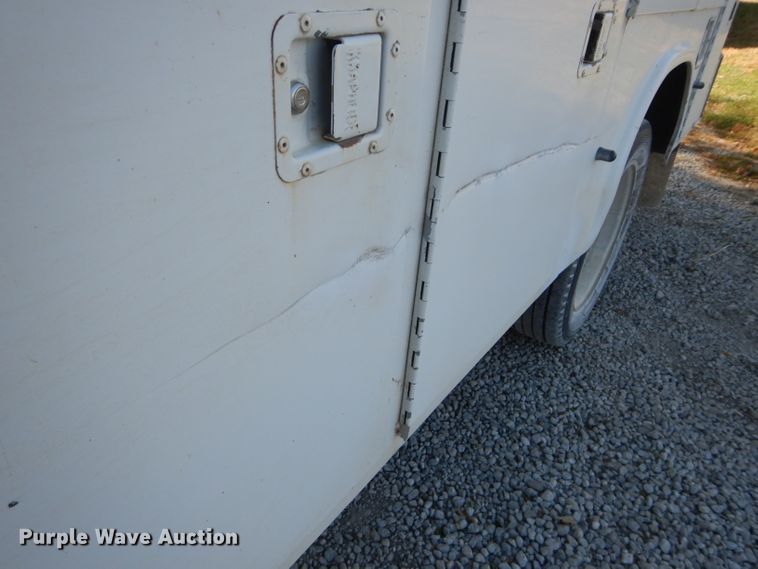 image for item DH2688 2002 Ford F550 Super Duty utility bed truck