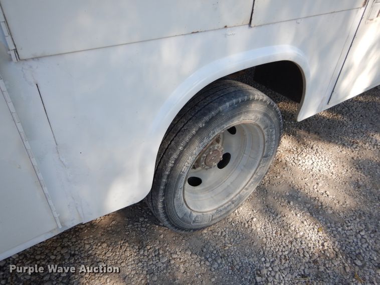 image for item DH2688 2002 Ford F550 Super Duty utility bed truck