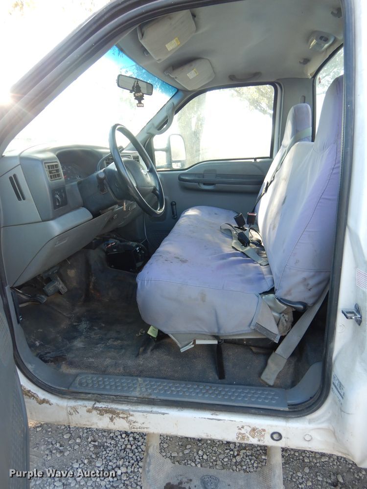 image for item DH2688 2002 Ford F550 Super Duty utility bed truck