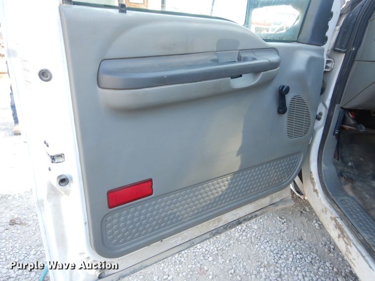 image for item DH2688 2002 Ford F550 Super Duty utility bed truck