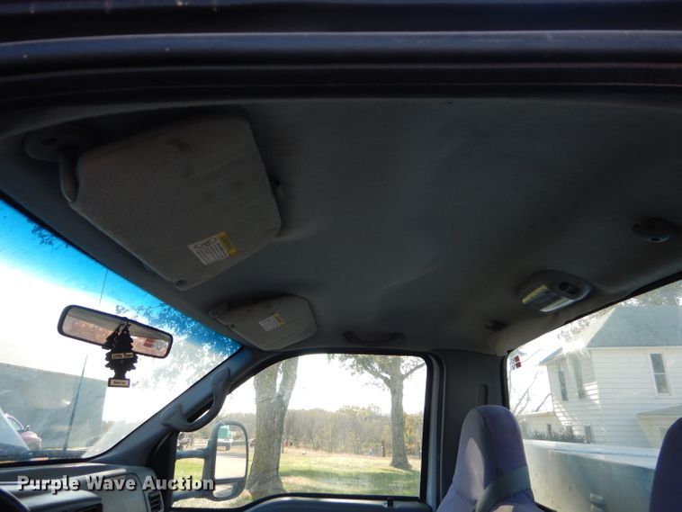 image for item DH2688 2002 Ford F550 Super Duty utility bed truck