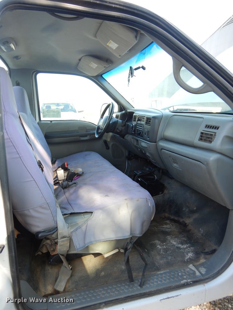 image for item DH2688 2002 Ford F550 Super Duty utility bed truck